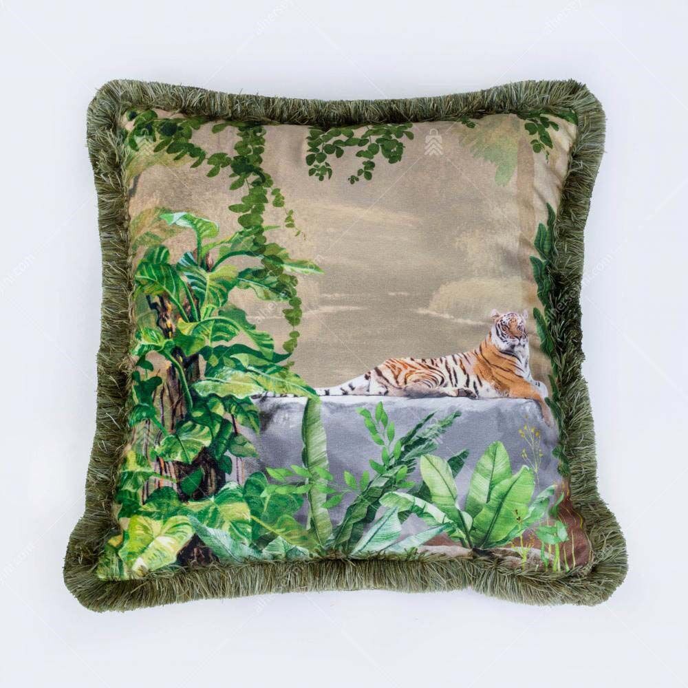 EY109 Ormandaki Kaplan Fırfırlı Yastık