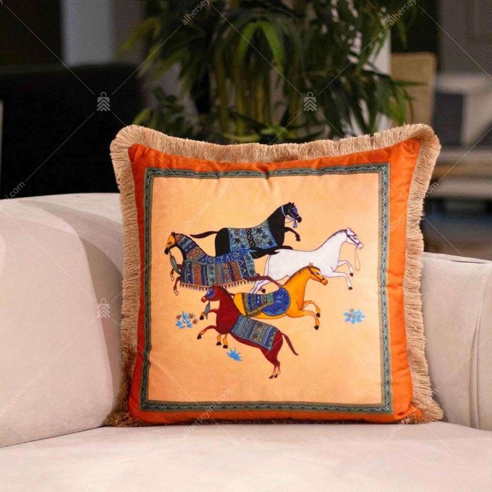 EY253 Modern Atlar Fırfırlı Yastık Uygulama